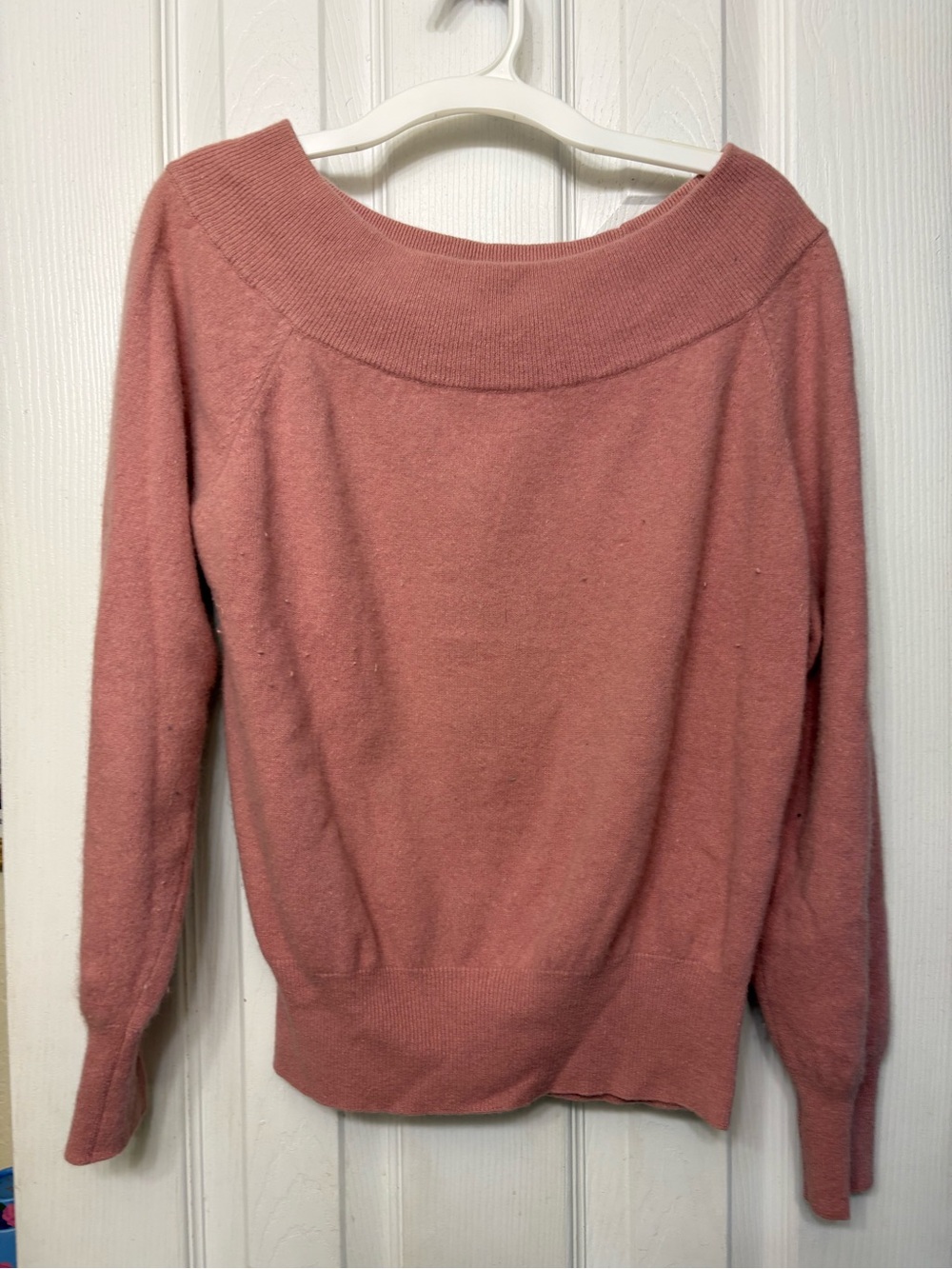 Vintage Women's Dusty Rose Boatneck Sweater